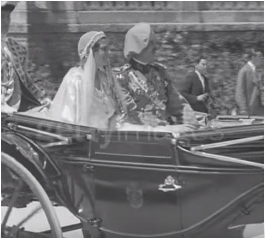 Rochia Alinei Binder, inspirată de cea a Principesei Ileana, care s-a căsătorit tot la Sinaia, acum 87 de ani