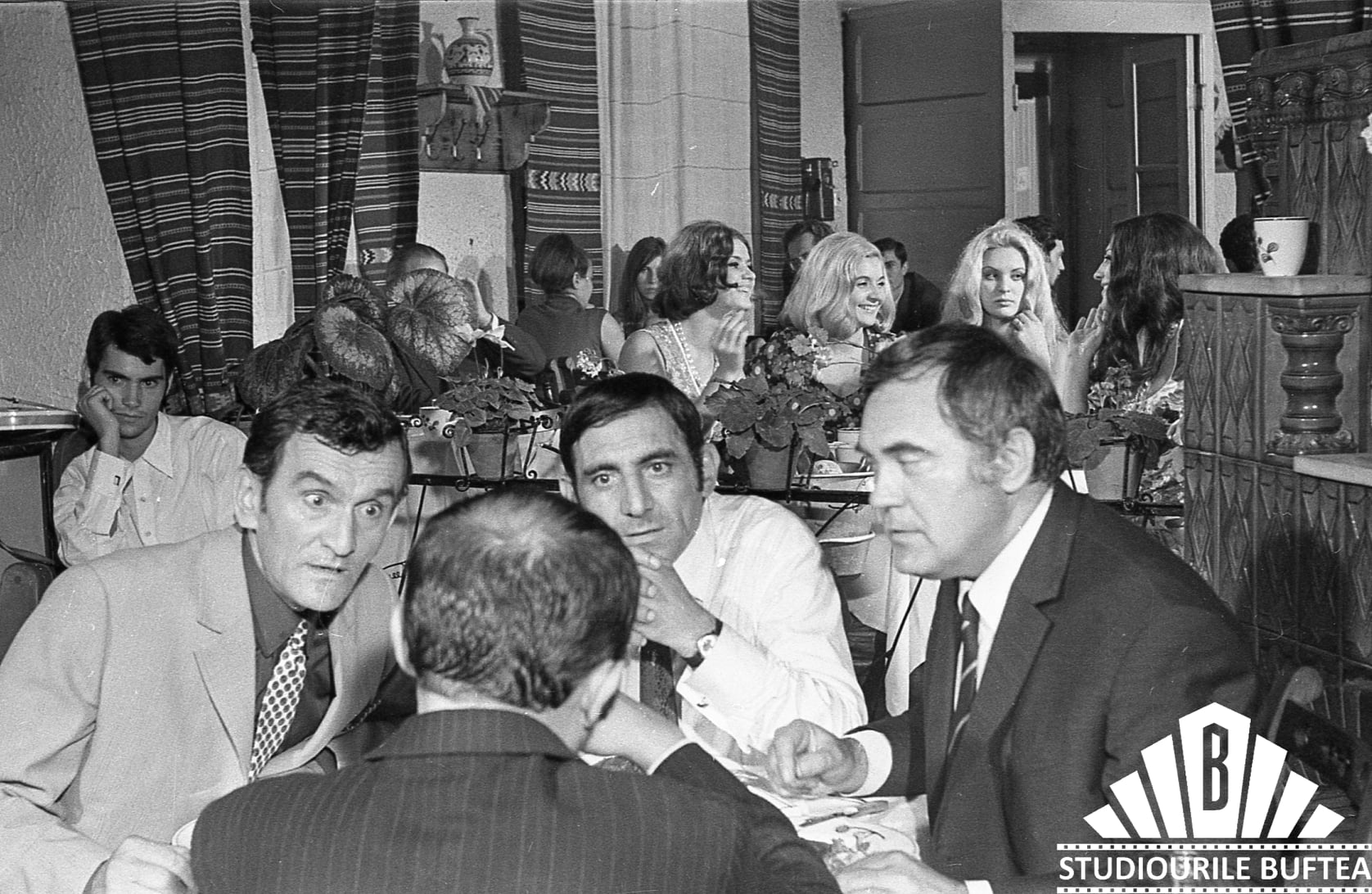 Filmele românești care au făcut istorie în cinematografe! Cozi imense, bilete pe sub mână la bișnițari, plus povești savuroase: „Erau cozi ca la balamuc”