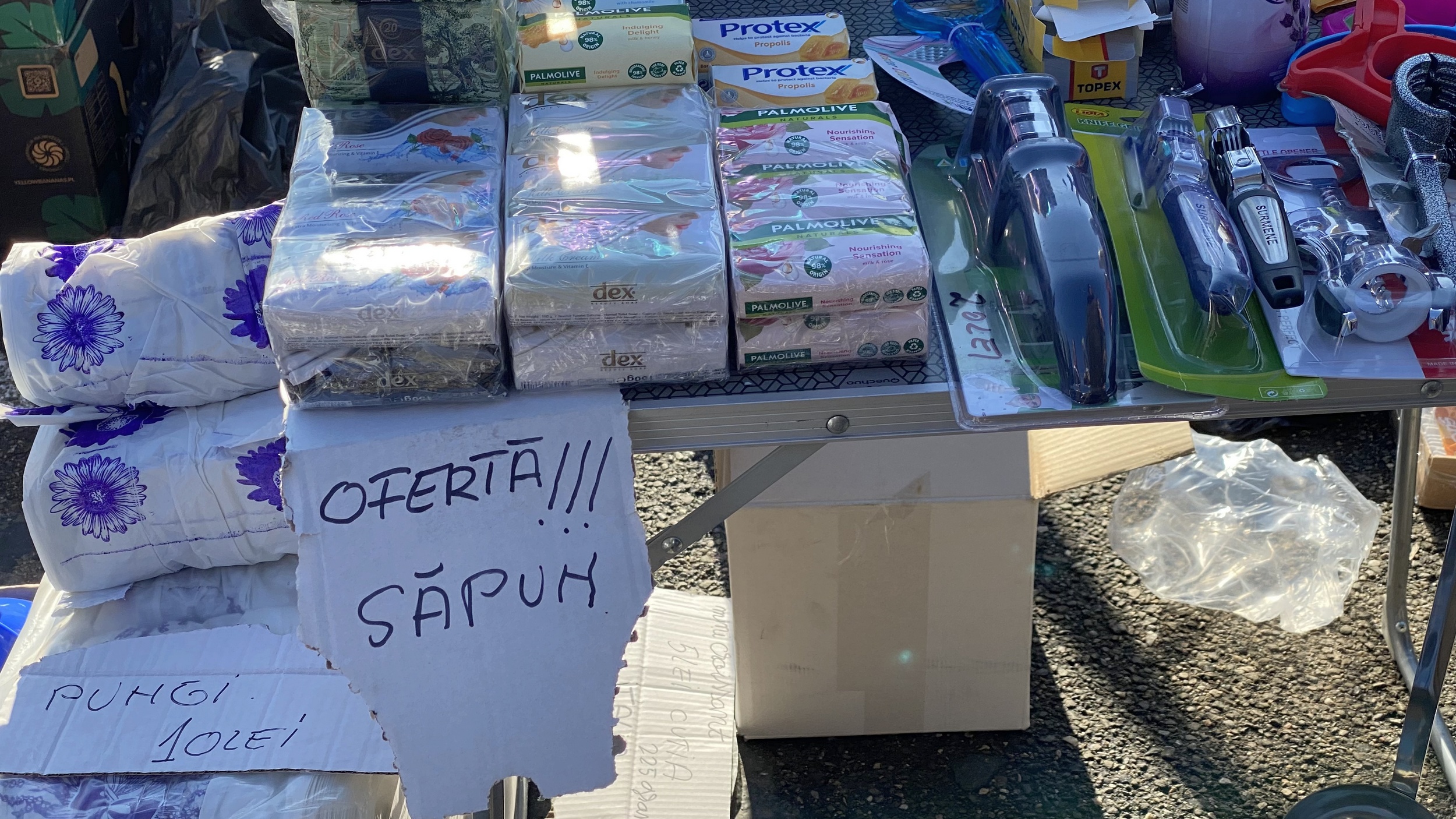 REPORTAJ. Lupta pentru ziua de mâine, într-un talcioc din Capitală: „Mi-am păstrat un costum pentru înmormântare”