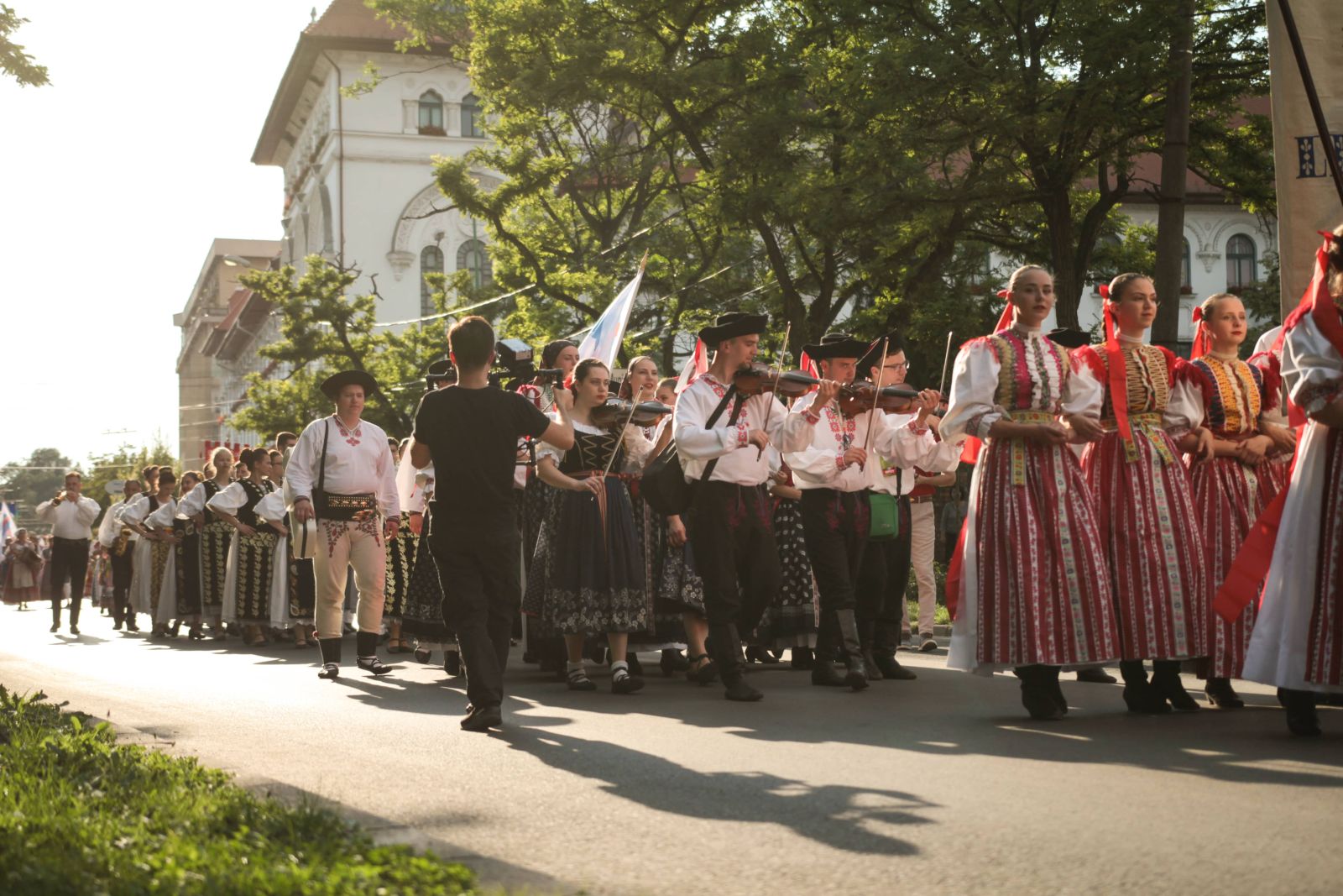 REPORTAJ: Primul festival folcloric din România sub patronajul UNESCO dedicat morților Revoluției din 1989: Festivalul Inimilor de la Timișoara