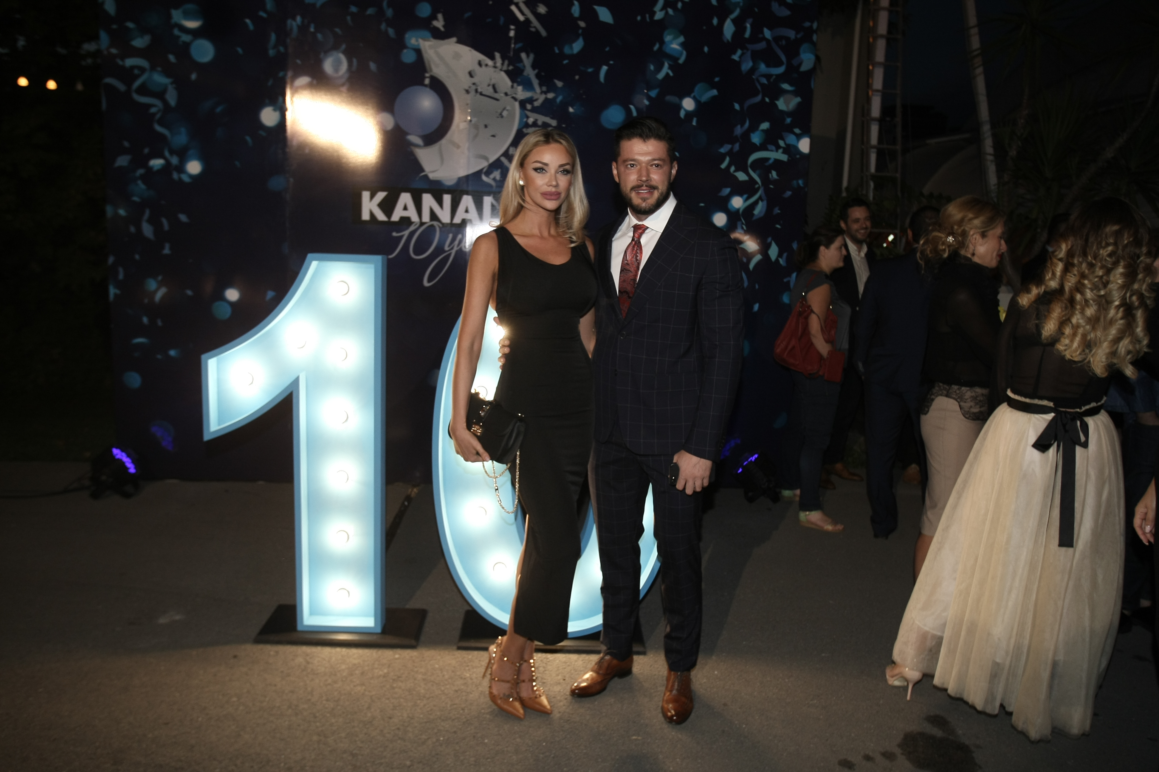 VIDEO EXCLUSIV | Bianca Drăgușanu recunoaște că-l fentează pe Victor Slav. ”Uneori, adorm!”