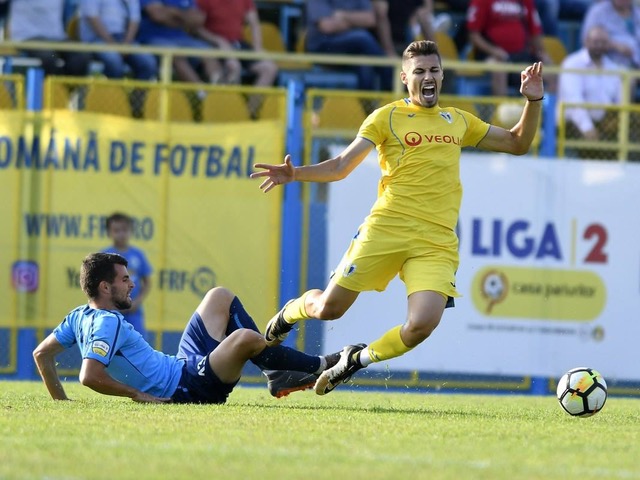 Mirel Rădoi a urmărit din tribune duelul fraților Herea, la meciul Metaloglobus - Petrolul 1-0 / GALERIE FOTO