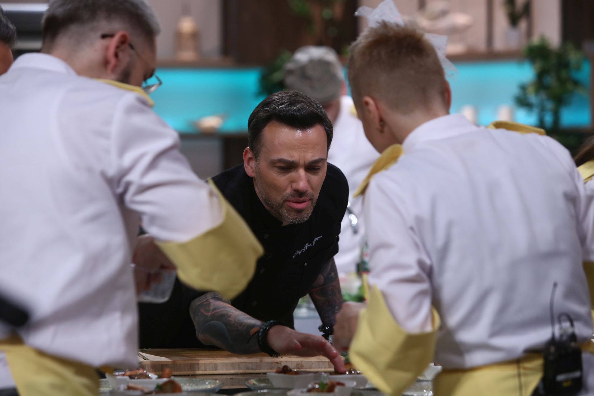 „Chefi la cuțite”, 1 mai. Chef Ștefan Popescu a salvat un concurent de la eliminare