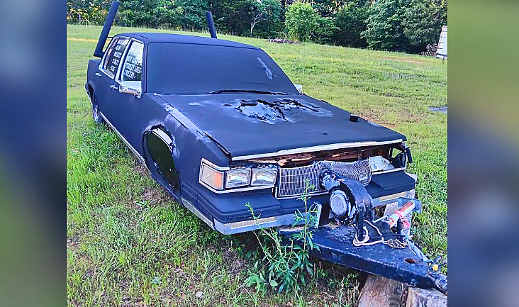 Egymillióért árulják ezt az öreg Cadillacet: közlekedni nem, másra azonban nagyon is alkalmas – fotók a döbbenetes járműről