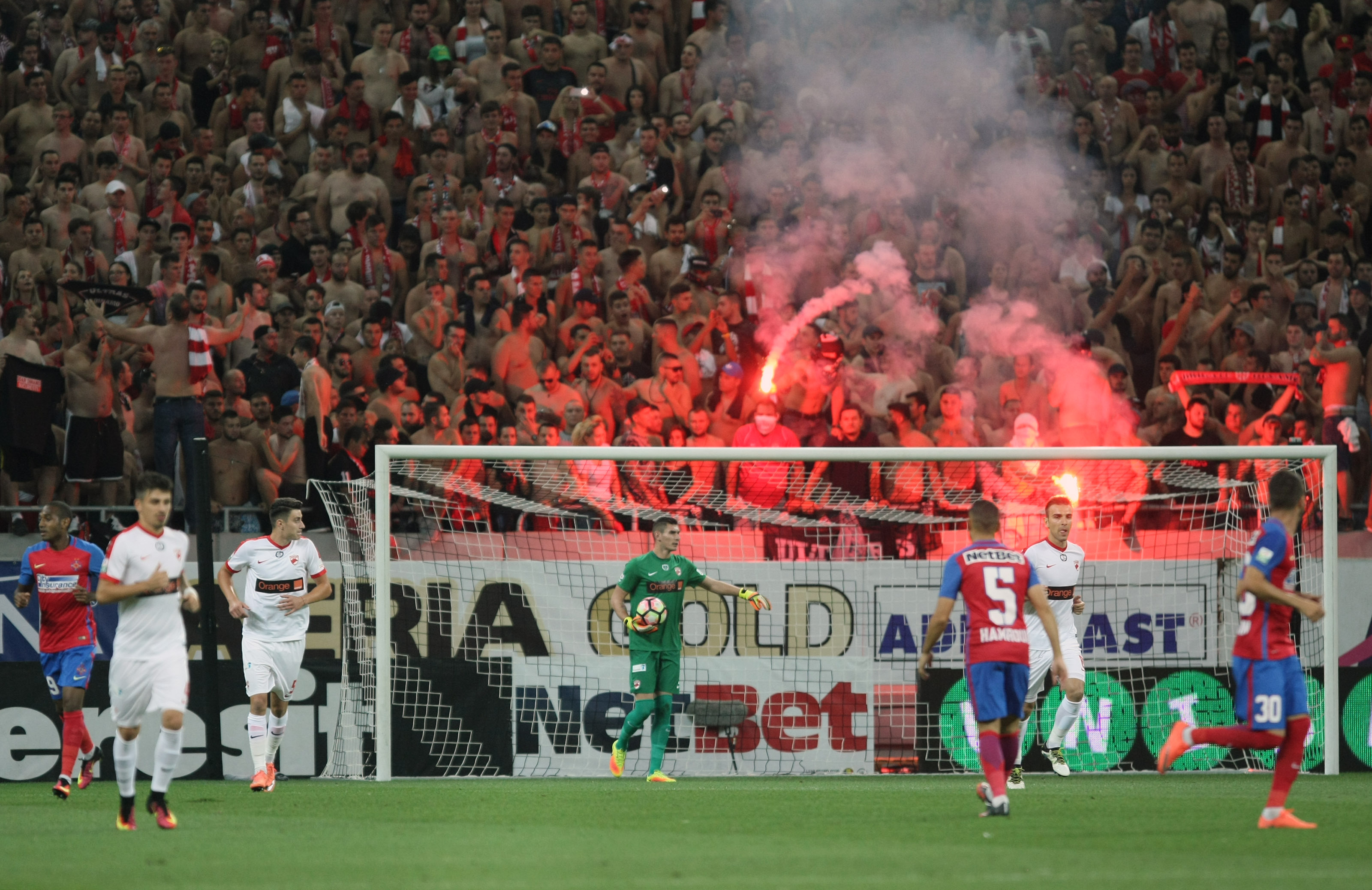 Liga 1. Steaua - Dinamo 1-1. Derby-ul a luat foc în prima repriză și s-a sleit după pauză / GALERIE FOTO