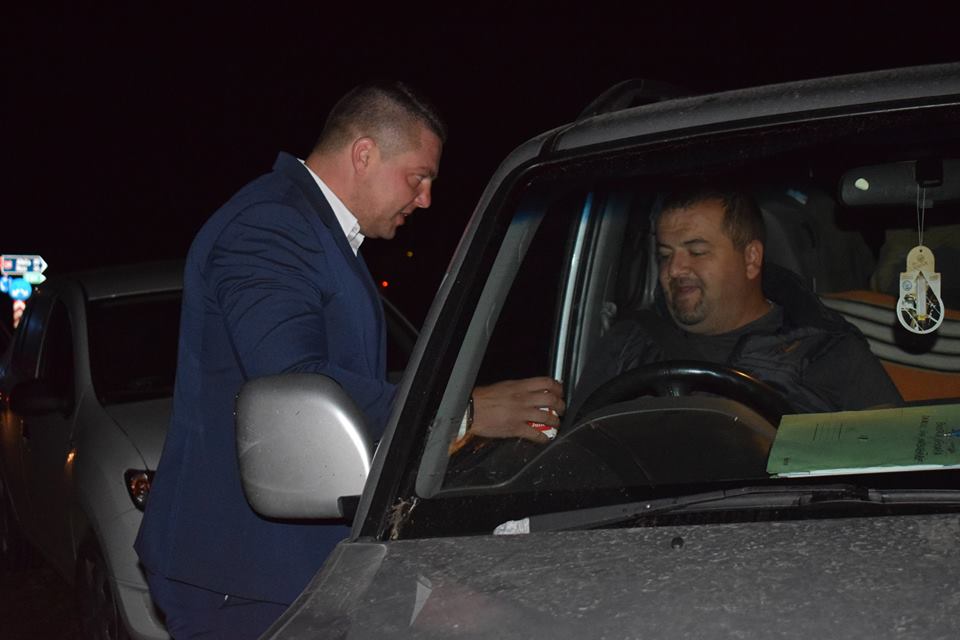De ce a făcut cinste cu 100 de cafele prefectul de Vaslui șoferilor din trafic. O campanie de prevenire a oboselii la volan/ FOTO