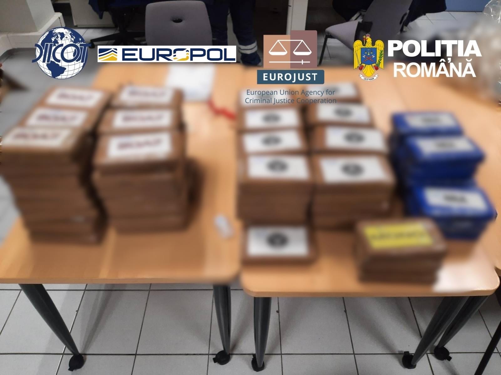 Șoferi români de TIR au transportat 1,7 tone de droguri în Europa, pentru traficanți albanezi, în compartimente secrete