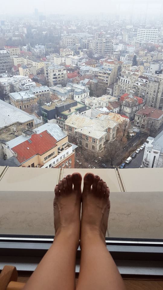 Cum s-a pozat Deea Maxer la Intercontinental. Super sexy la mare înălțime | FOTO