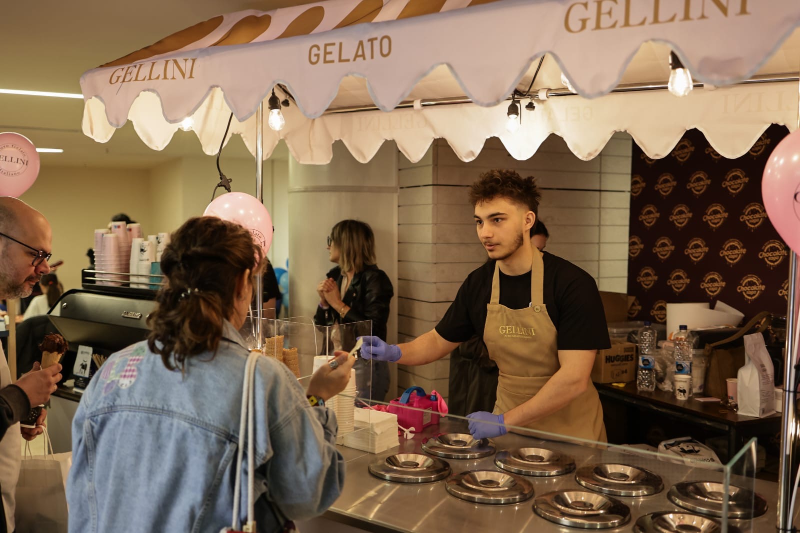 „Ciocolata lui Eminescu” și pralinele cu bere, vedetele festivalului Chocolate Saga, de la Biblioteca Națională