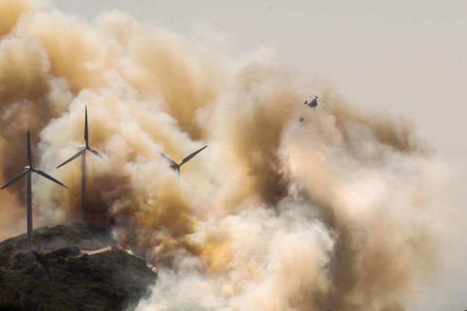 FOTO | Incendii de vegetaţie în Spania. Autoritățile intervin cu avioane și elicoptere de stingere