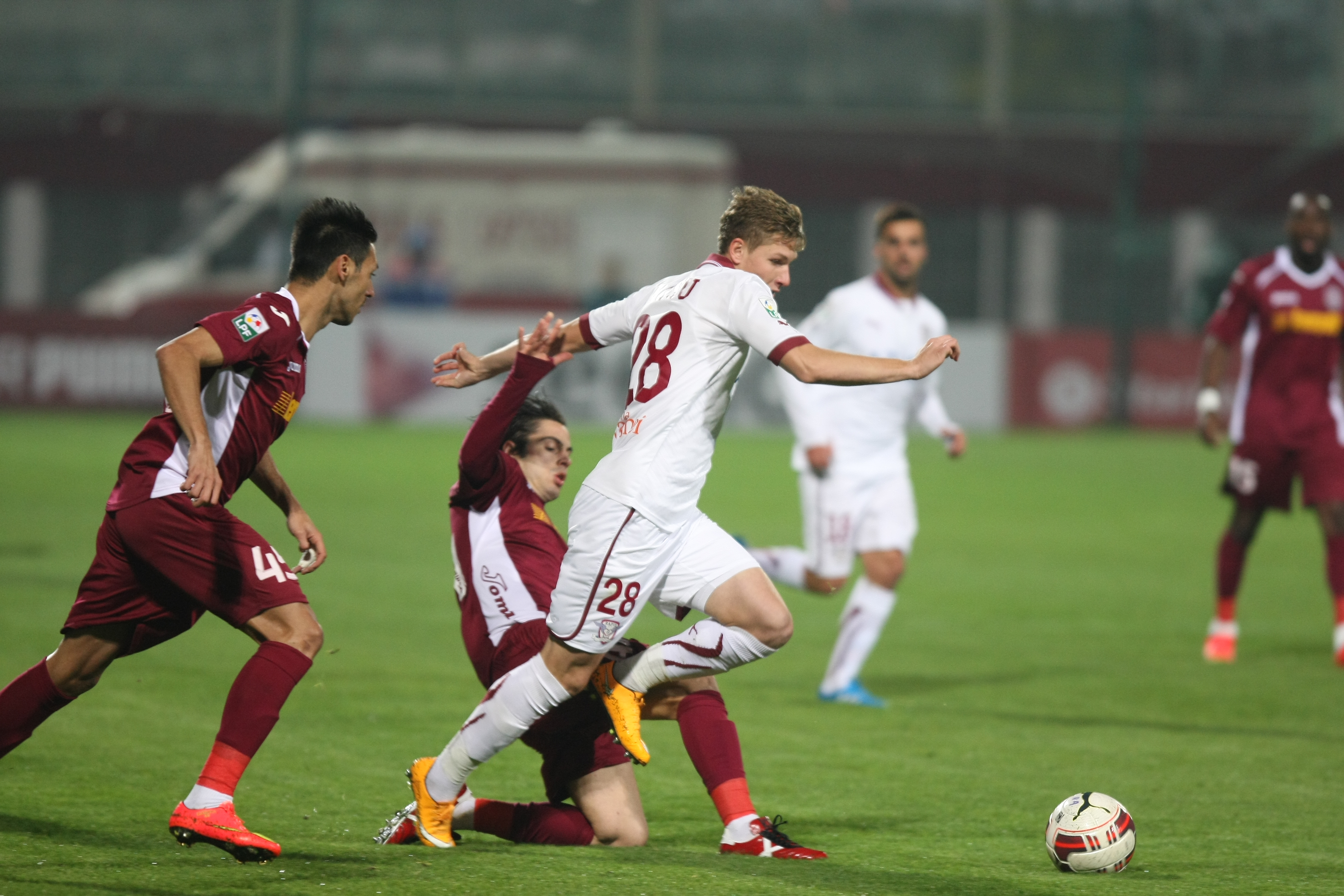 VIDEO/ Cupa României, optimi: Rapid - CFR Cluj 1-2. I-au deraiat pe final