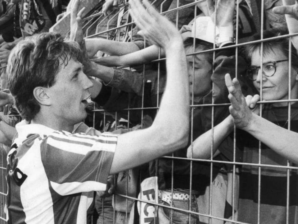 Sisak nélkül biciklizett, szarvassal ütközött, és belehalt sérüléseibe a korábbi német focista, Reiner Wirsching