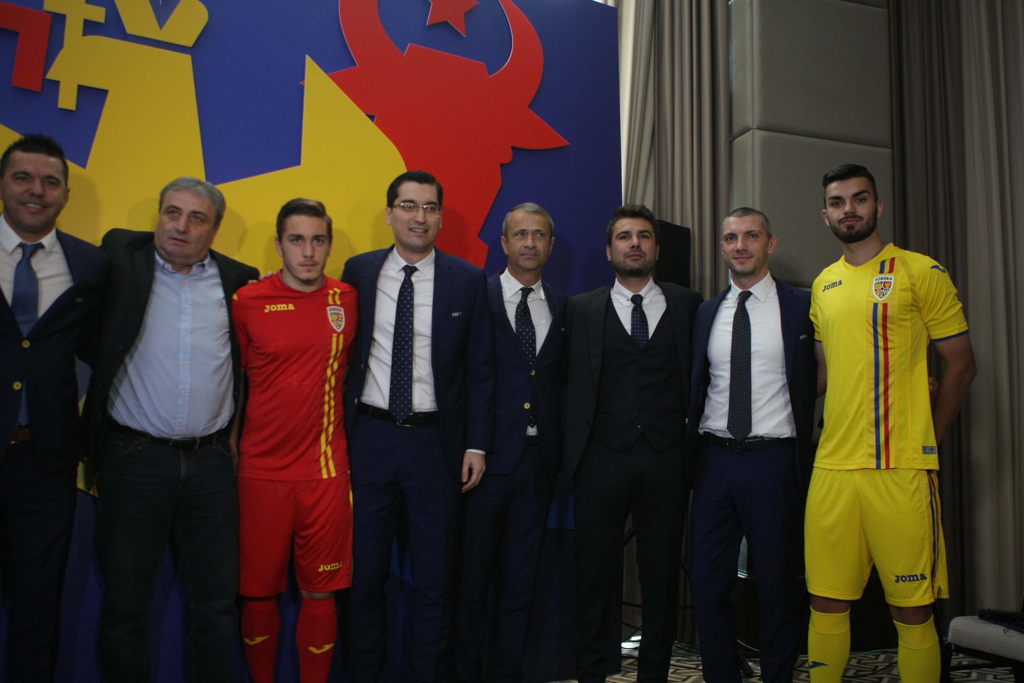 În ce scopuri poate folosi FRF noua siglă a echipei naționale. De la aparate şi instrumente ştiinţifice, nautice, geodezice la  bice şi articole de şelărie