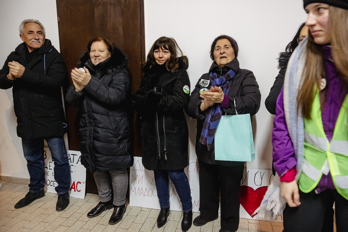 Cum protestează studenții sârbi prin marș și de ce strigă numele Laurei Kovesi