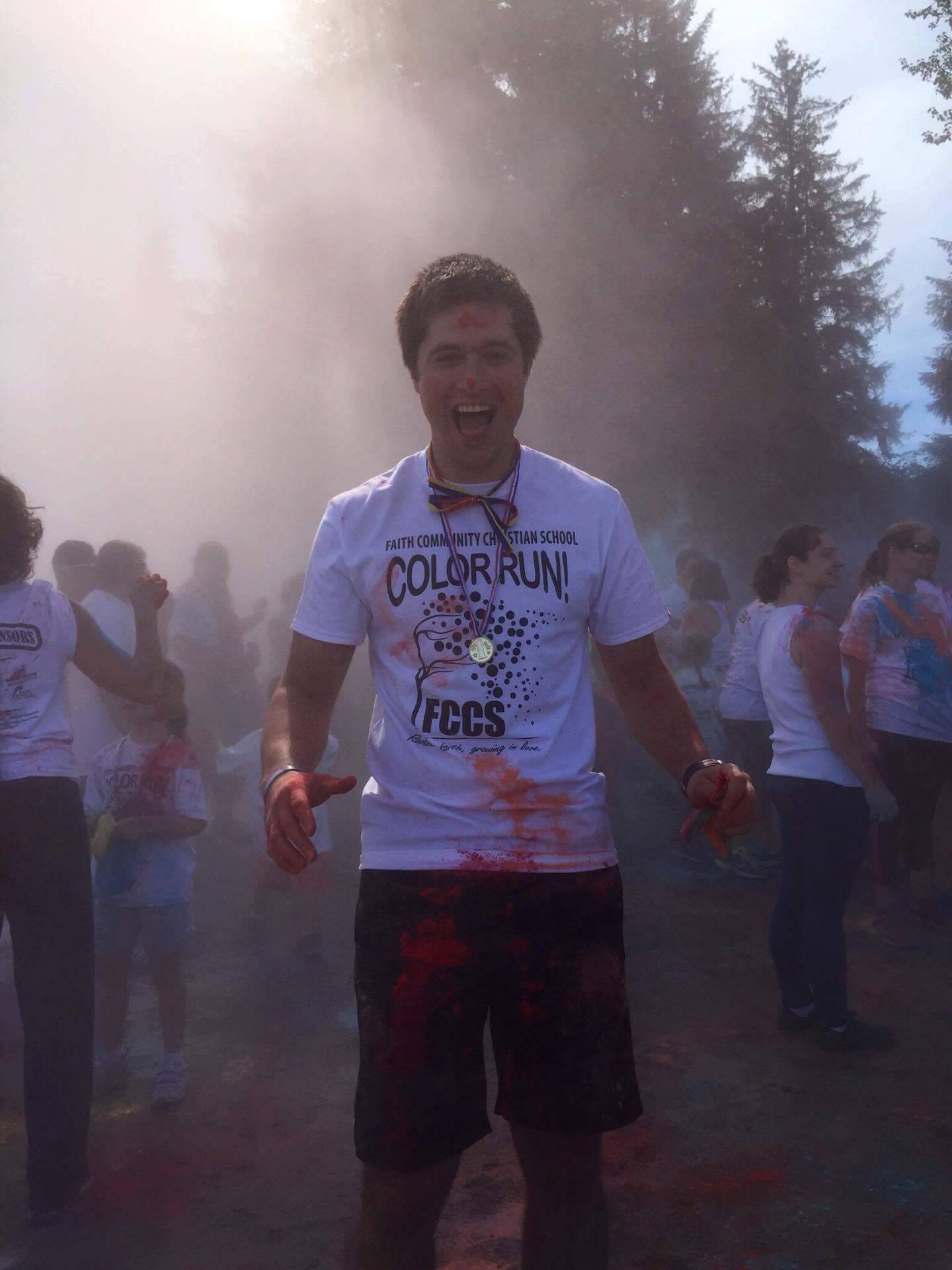 Un tânăr român, student la două facultăți, aleargă 1.000 km într-o lună, pentru 3 cauze nobile / FOTO