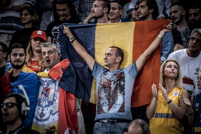 Drapel al Ungariei, ars la Cluj-Napoca de fanii români. Scandal înainte de meciul de calificare în optimile Eurobasket 2017 | VIDEO