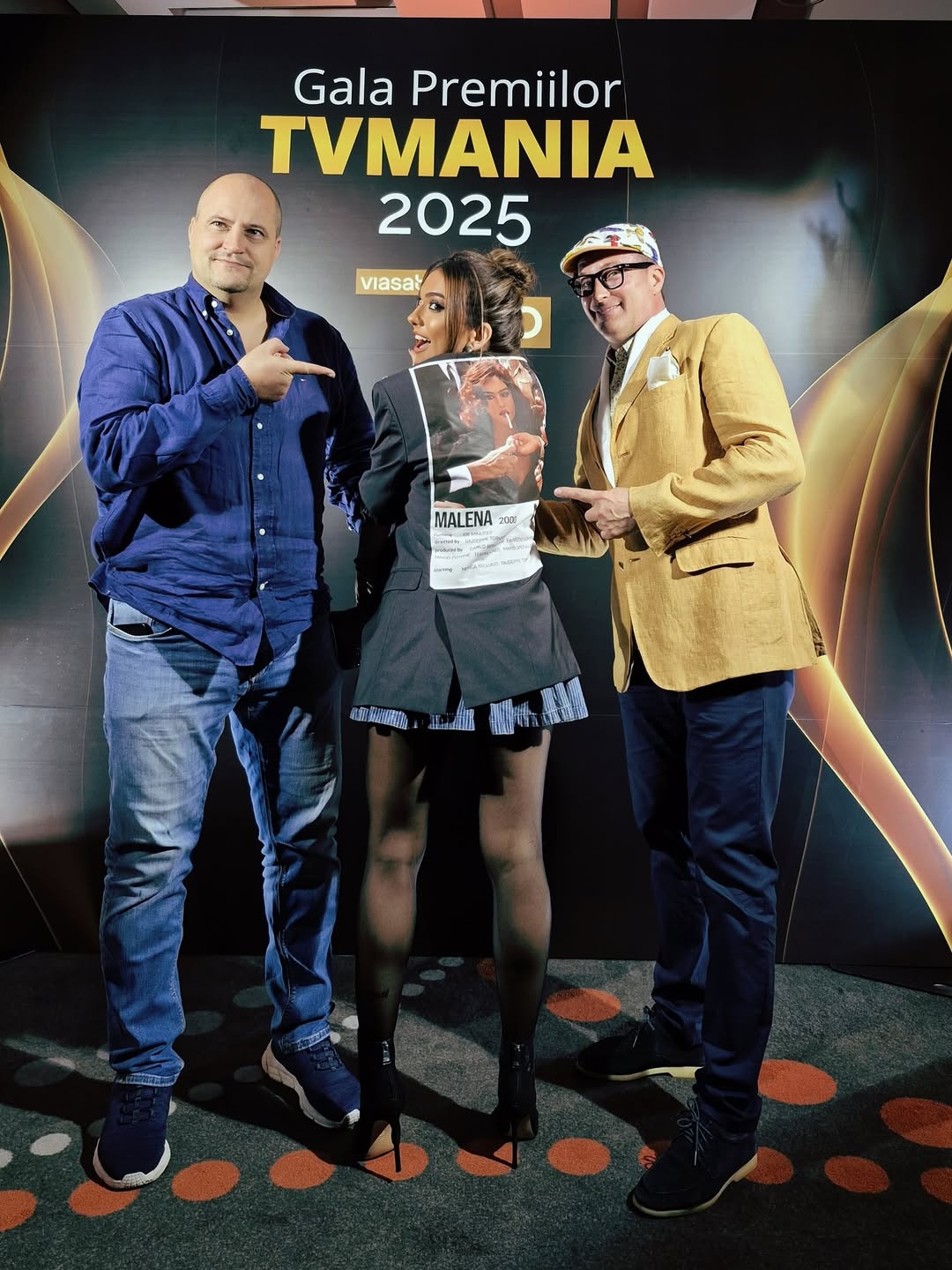 Moment inedit la Premiile TVmania: Shurubel și Bogdan Ciudoiu de la PRO TV au oferit un premiu pentru „SuperNeatza cu Răzvan și Dani”, emisiune de la Antena 1
