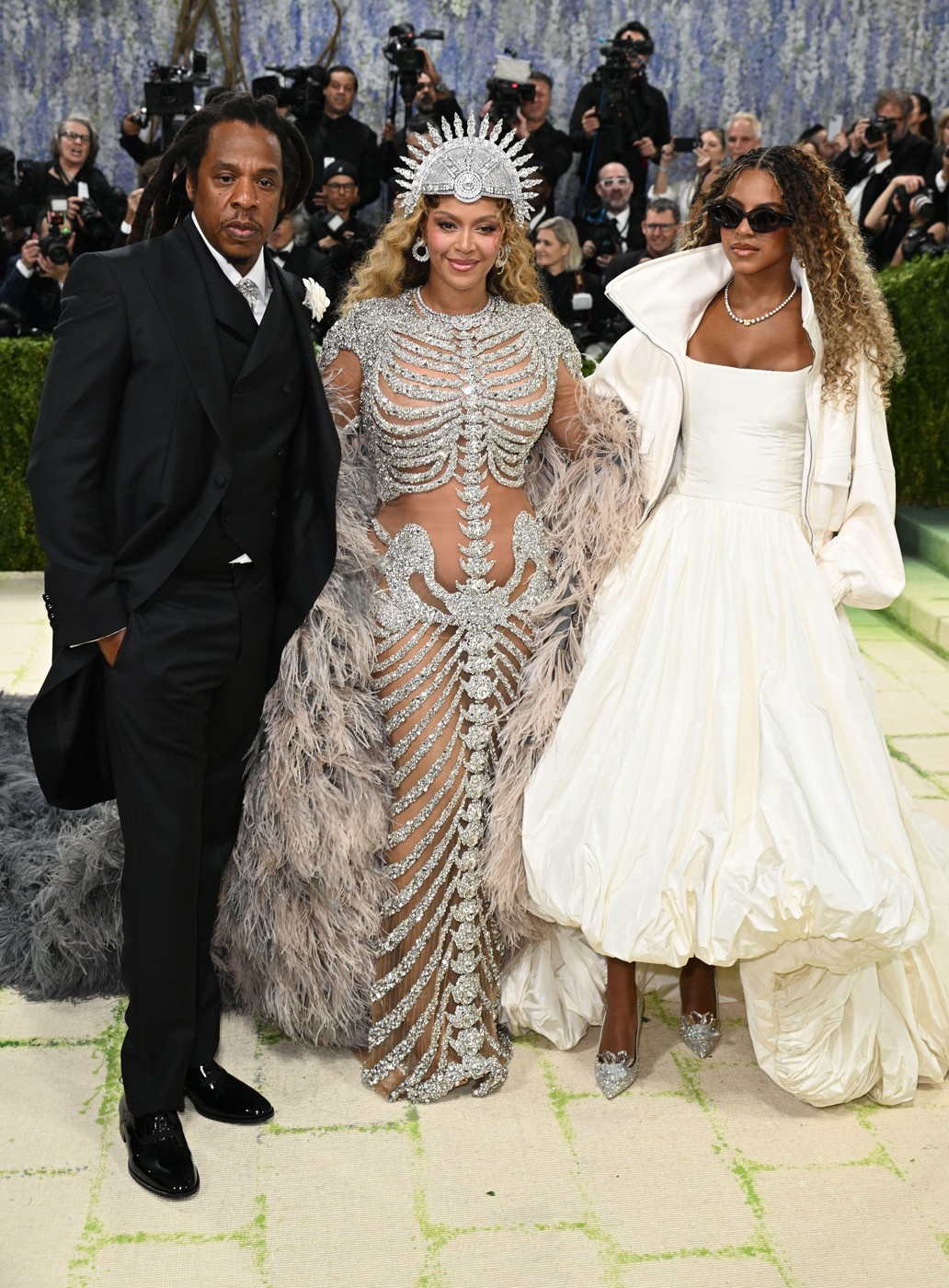 Vedete pe „covorul pietruit” la Met Gala 2026. De la rochii impresionante la alegeri controversate