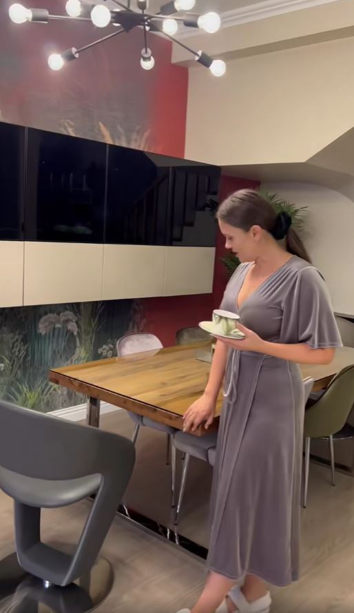 Cum arată casa pe care Mădălin Ionescu și Cristina Șișcanu au scos-o la vânzare: „Am investit ceva în bucătărie, iar aparatura este toată de ultimă generație”