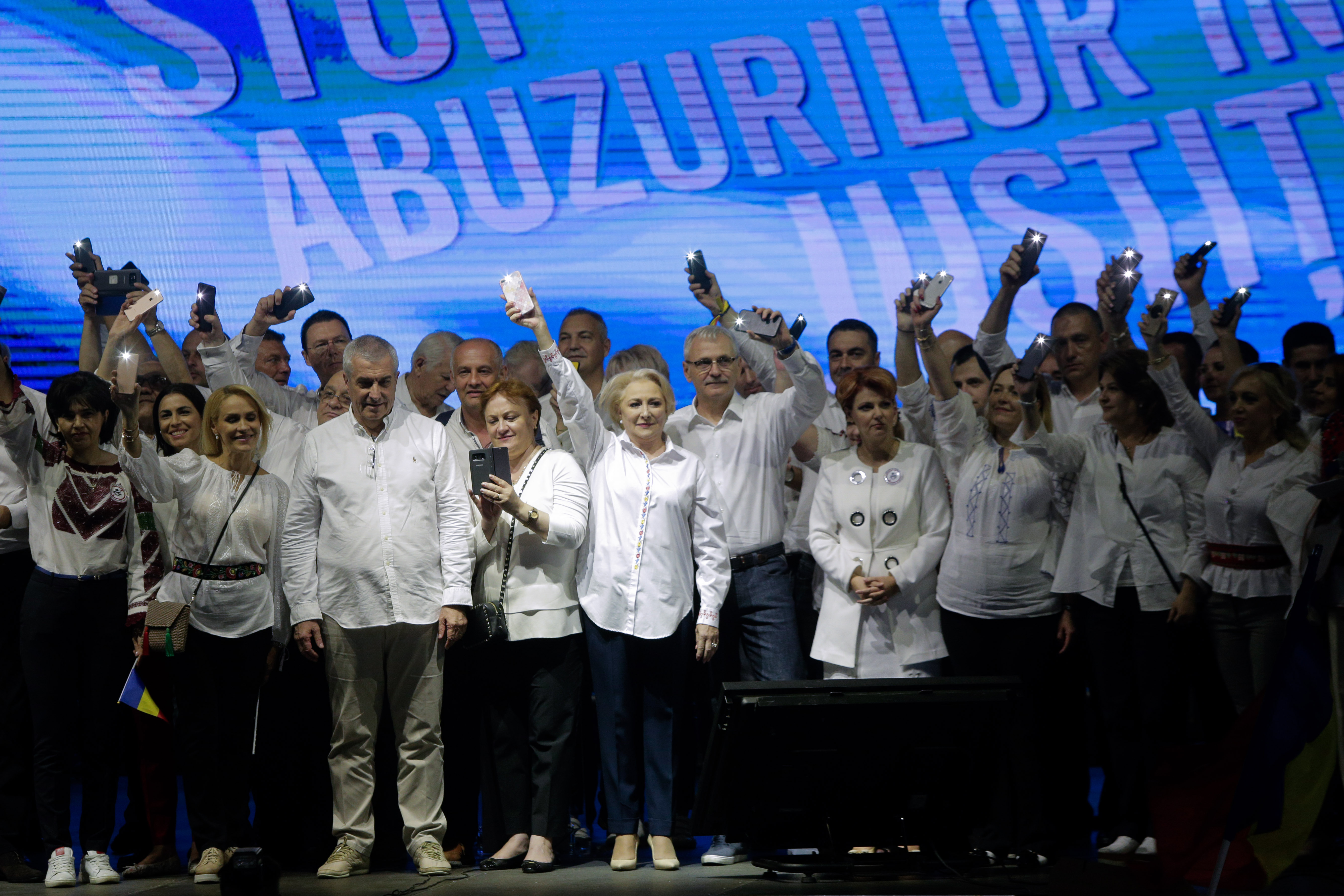 Cum s-a transformat Viorica Dăncilă într-un an și zece luni de mandat. Istoria în imagini a primei femei premier