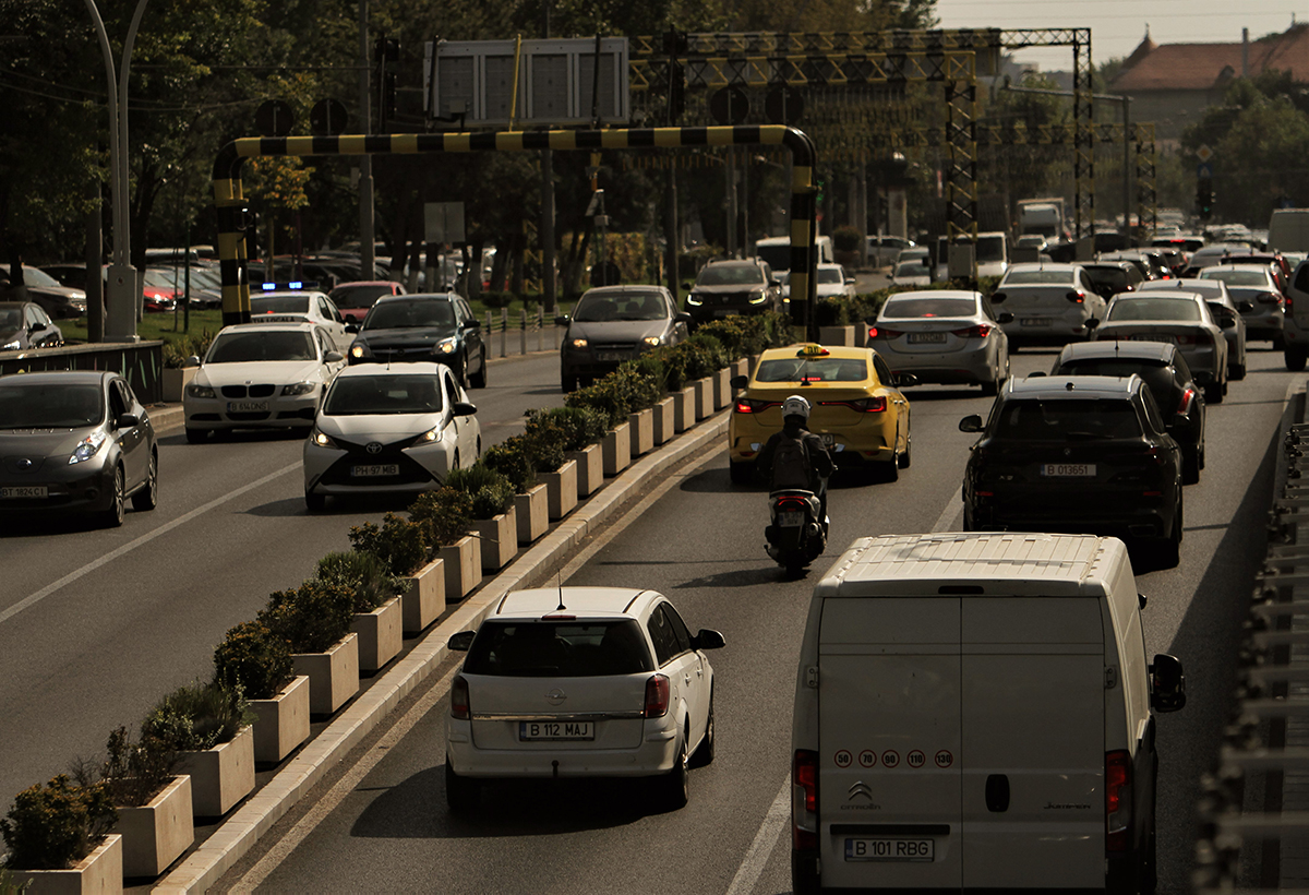 REPORTAJ. Viața în Bucureștiul mașinilor, unde există un autoturism aproape la fiecare pieton