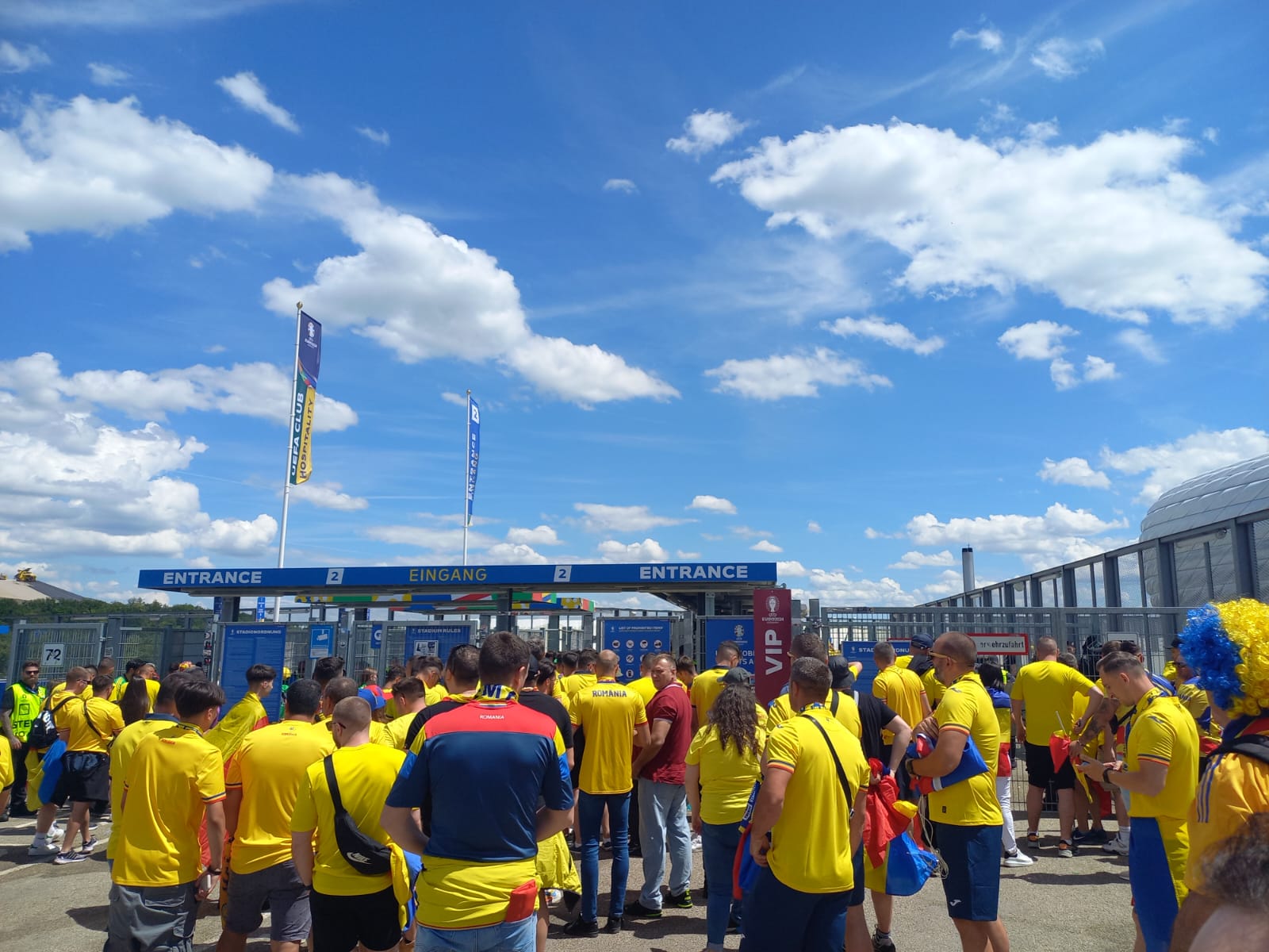 Suporterii români au ajuns la stadion: „Nebunie, frate!” | FOTO