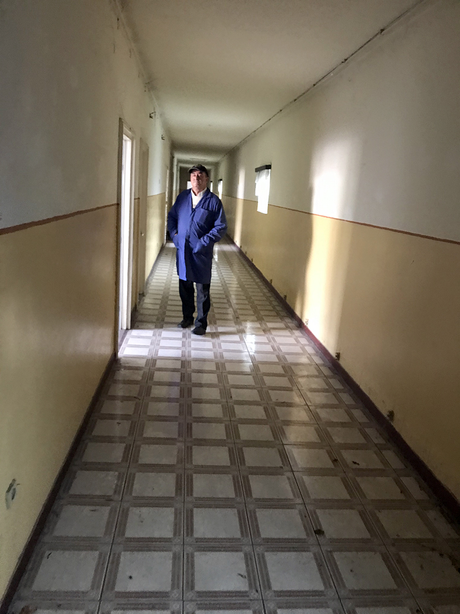 Cum îi umilesc Primăria și MTS pe sportivii de la CS Petrolul Ploiești, de unde au plecat multe campioane mondiale la gimnastică. Clubul a ajuns o groapă de gunoi: ”Dacă vine un cutremur, murim ca șoarecii”