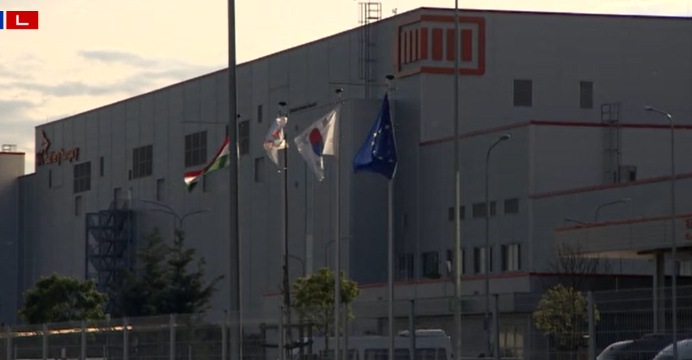 Itt az indoklás: ezért bocsátottak el százakat az iváncsai akkugyárból