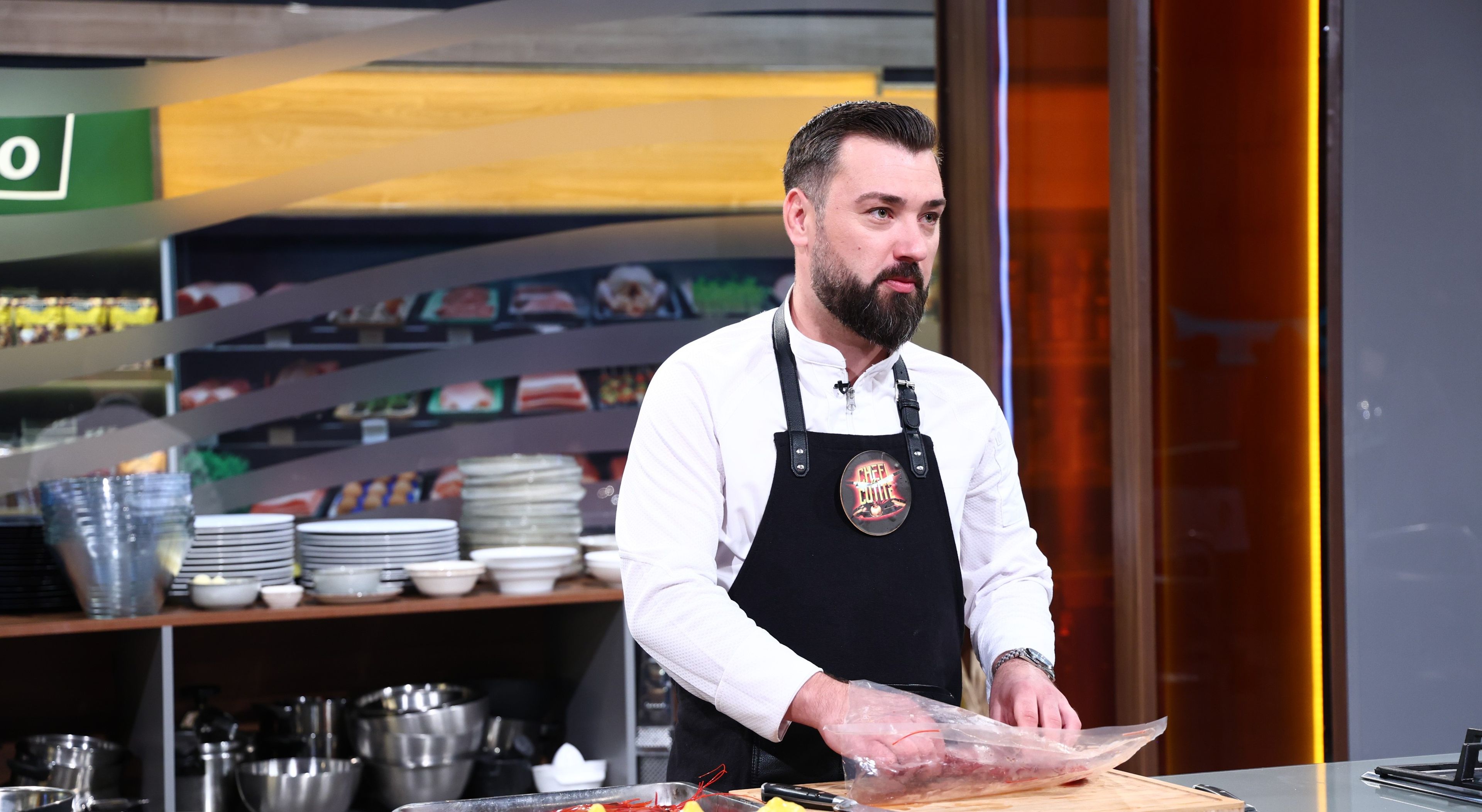 Cine este Alex Dodoaia de la „Chefi la cuțite”, sezonul 17. „Aveam de pregătit zilnic câte 16 feluri de mâncare”