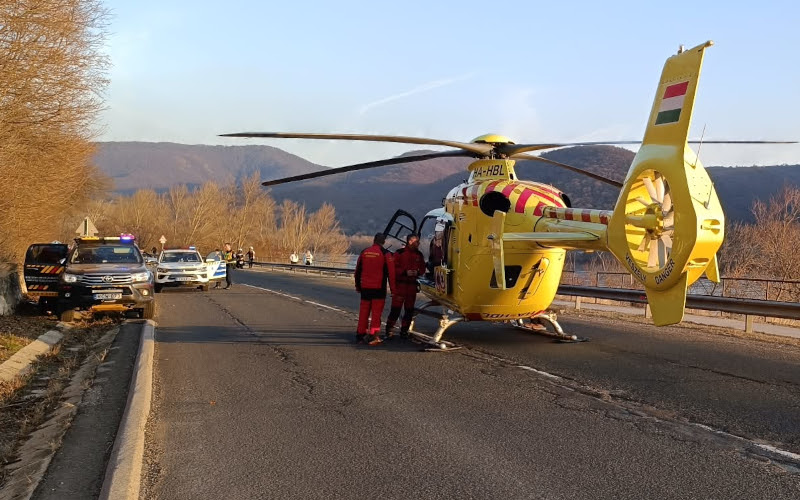 Lezuhant egy fiatal lány a Remete-barlangnál: tűzoltók és mentőhelikopter is a helyszínre érkezett