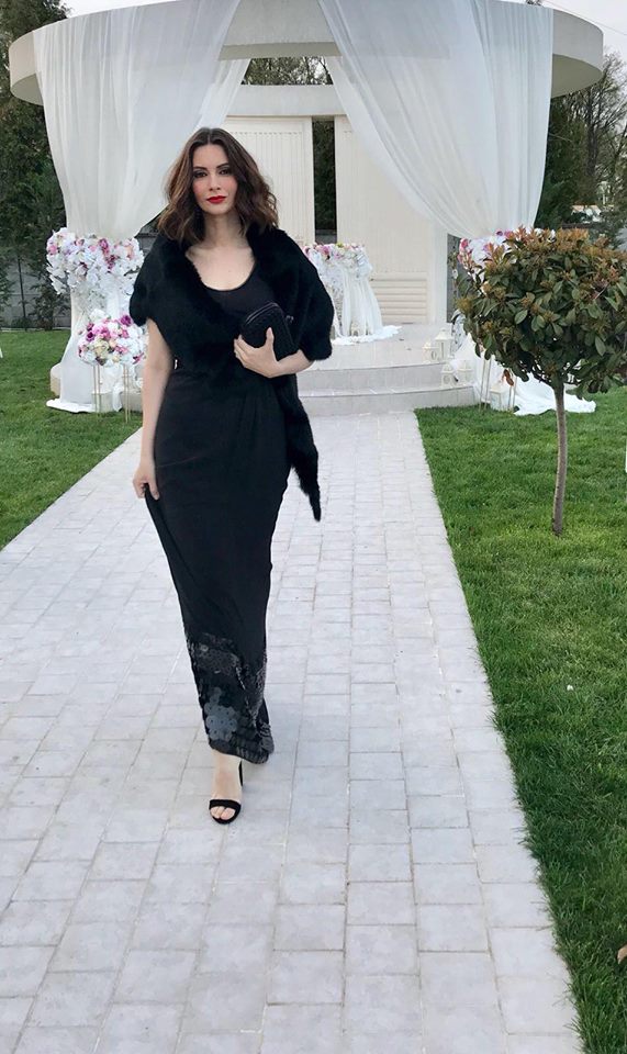 Andreea Berecleanu a fost nașă. Răpitoare la brațul soțului estetician | FOTO