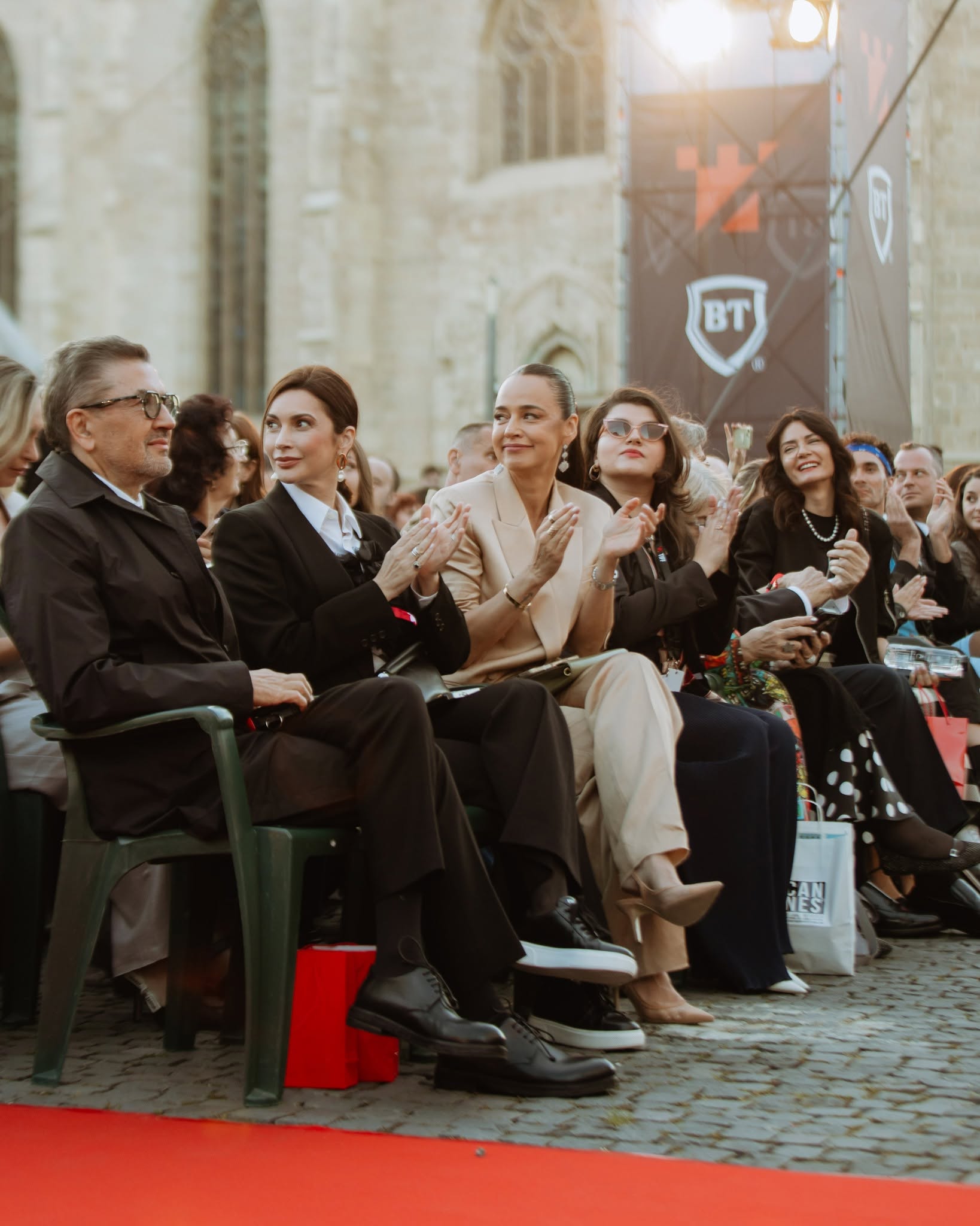 Vedete pe covorul roșu la TIFF 2026. Florin Piersic a sărutat-o pe frunte pe Nadia Comăneci în fața tuturor celor prezenți
