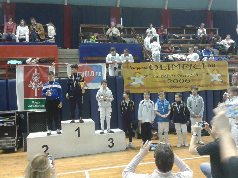 Trei spadasini români, învingători la Circuitul Internațional de spadă ”Olimpici”, de la Budapesta / FOTO