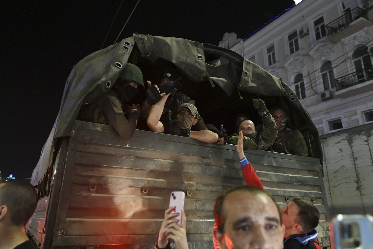 Scene suprarealiste în Rostov: „Vă mulțumim tuturor, Wagner a ținut un concert, care s-a încheiat”, a răsunat apelul în momentul în care s-a anunțat plecarea trupelor lui Prigojin