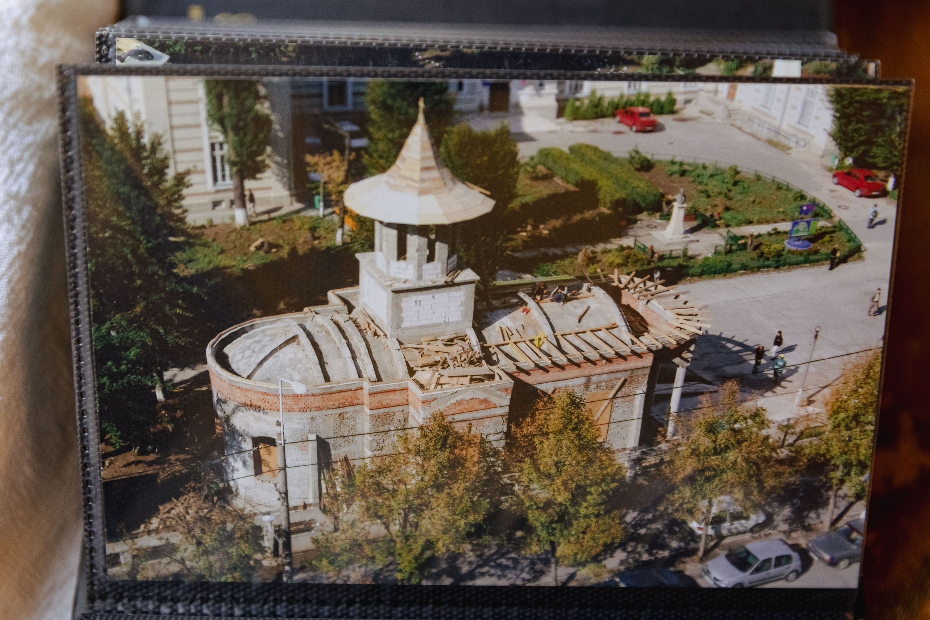 Din biroul de presă al BOR, un preot a fost angajat fără concurs, „la solicitare personală”, la Spitalul „Obregia”. Managerul Țîbîrnă: „Arhiepiscopia face numirile” | EXCLUSIV