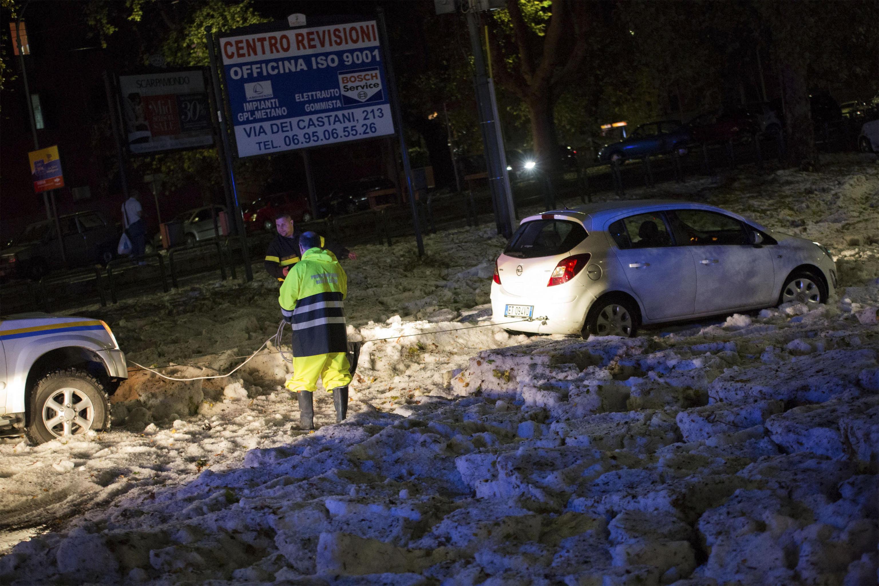 FOTO | Străzile din Roma, acoperite de gheață în urma unei furtuni violente. Imaginile fac înconjurul lumii