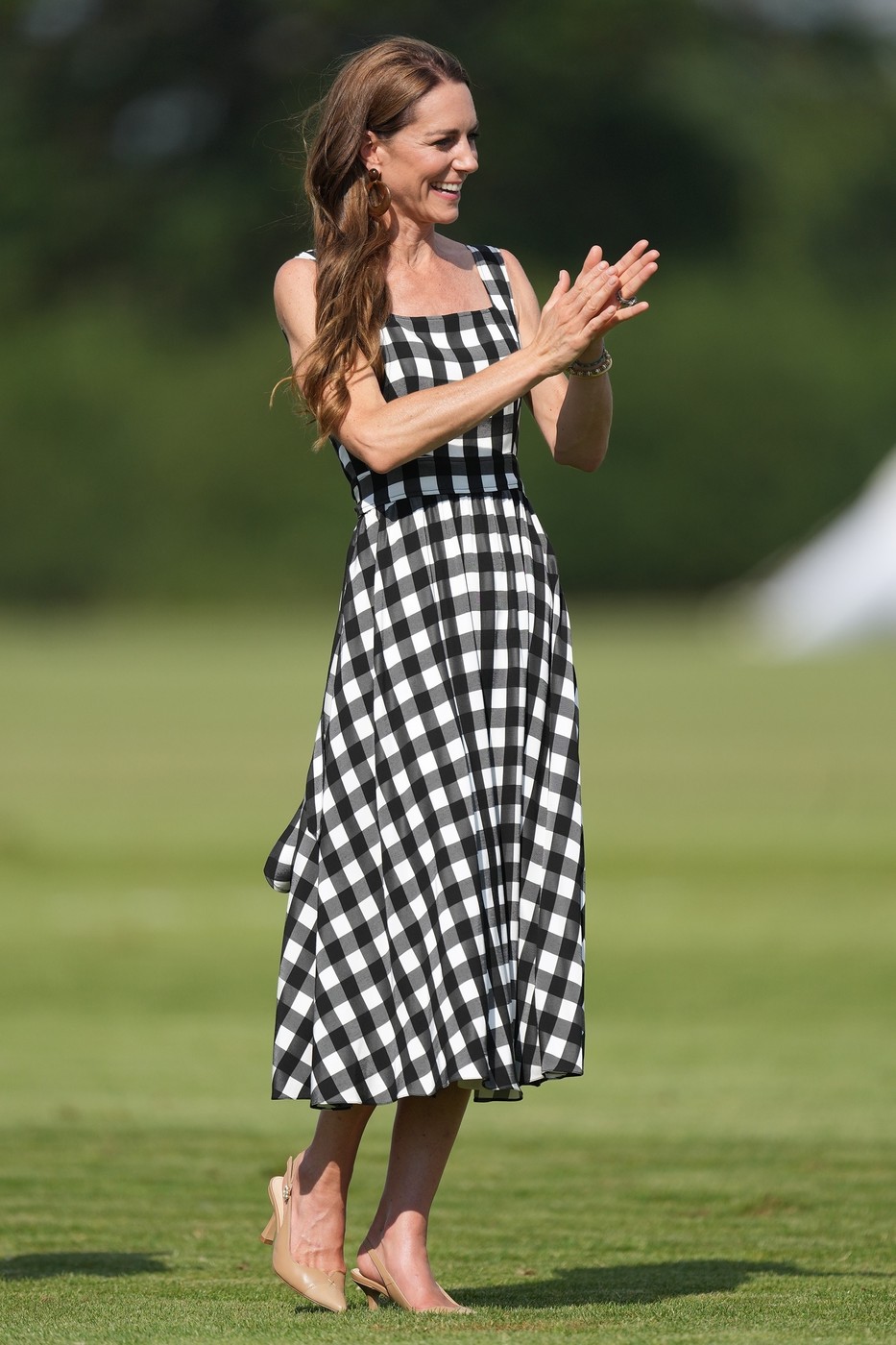 Kate Middleton, apariție rară într-o ținută de vară. Prințesa de Wales l-a susținut pe Prințul William la meciul anual de polo caritabil