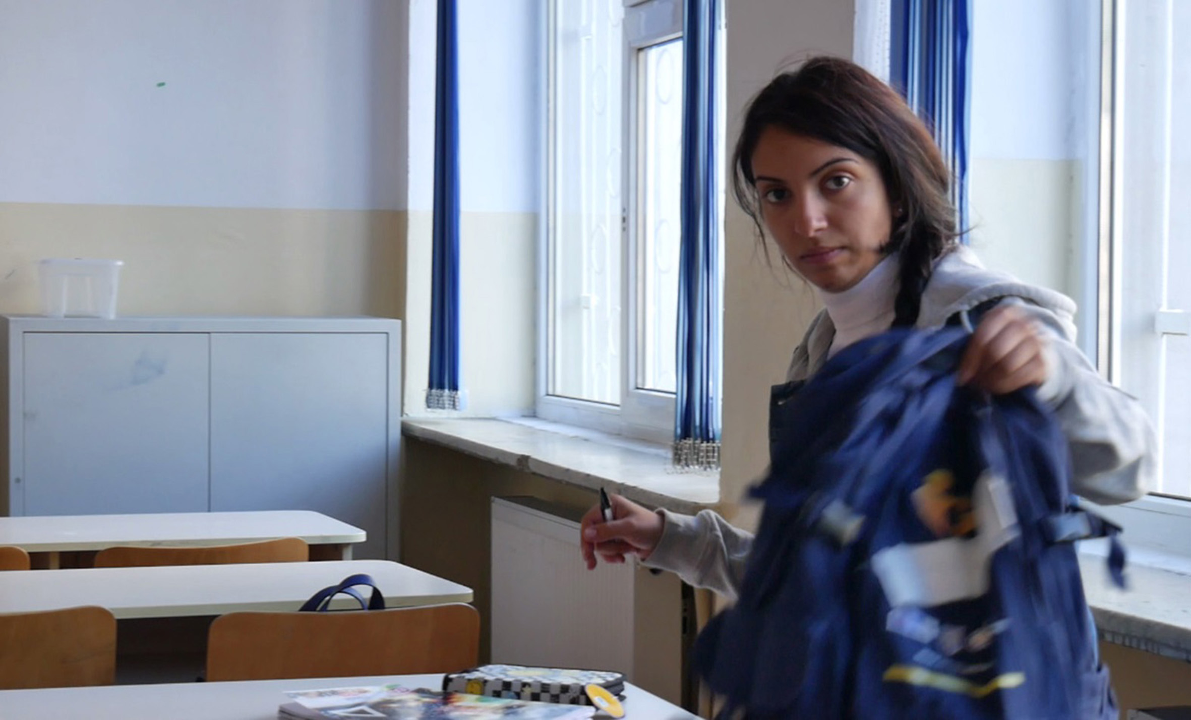 VIDEO / Monica a început școala la 19 ani. "Când eram cu mama la cerșit, mă uitam la copiii cu ghiozdane în spate și visam ca într-o zi să fiu ca ei"