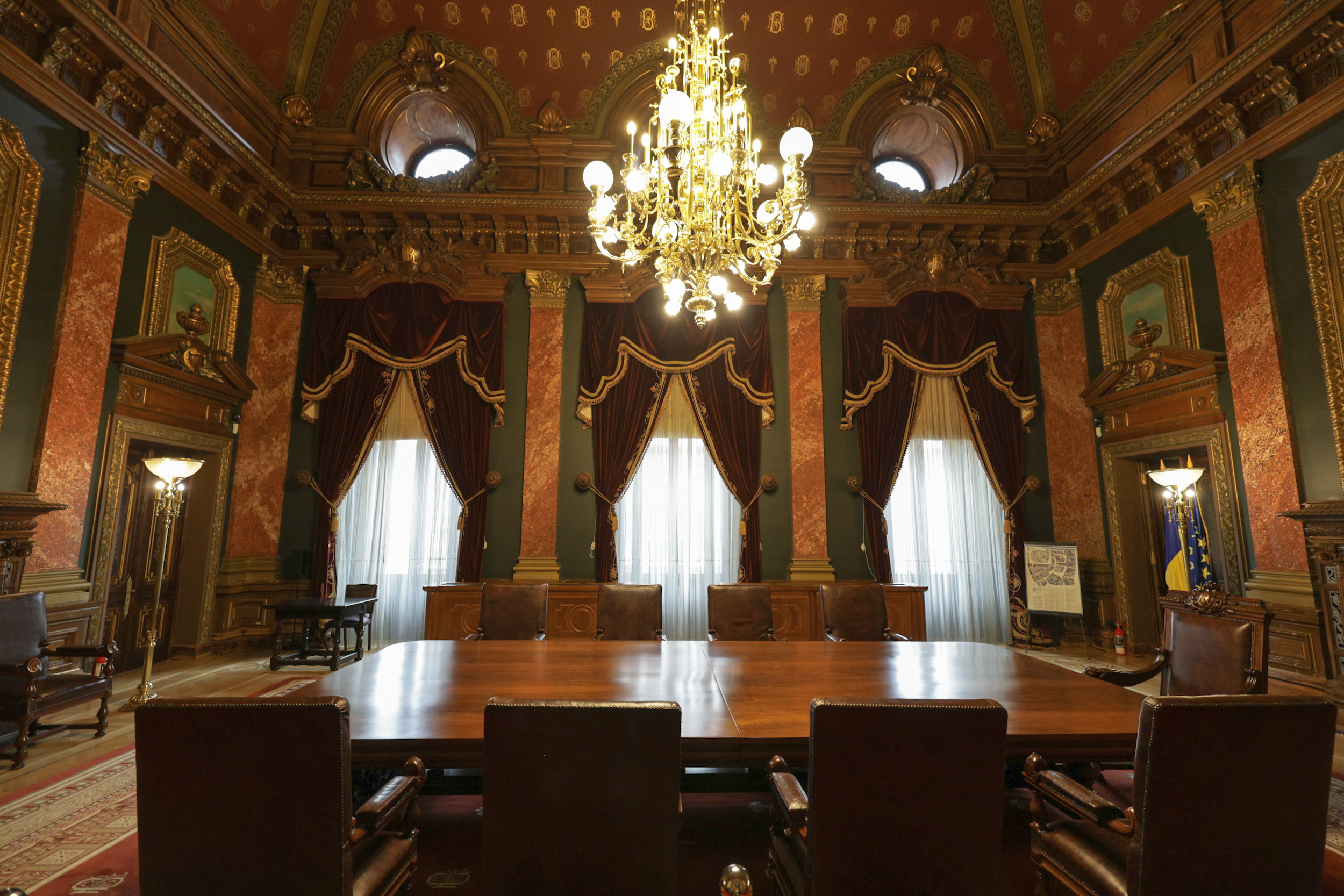 Aur de 3,8 milioane de euro, păzit cu pistoale-mitralieră Kalașnikov. Am intrat în Palatul Vechi al Băncii Naţionale din București