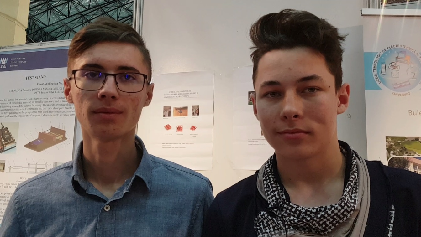 VIDEO/ Doi elevi au inventat pantofii inteligenți: cu lanternă, aer condiționat și masaj!