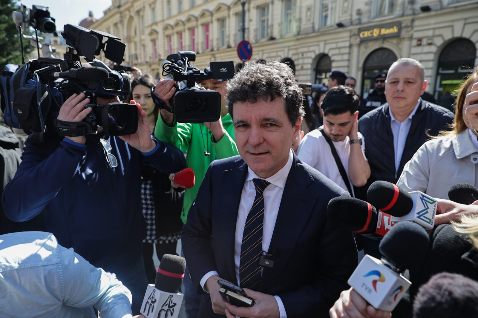 Nicușor Dan și-a depus candidatura la alegerile prezidențiale: „Vocea oamenilor se va auzi mult mai mult”