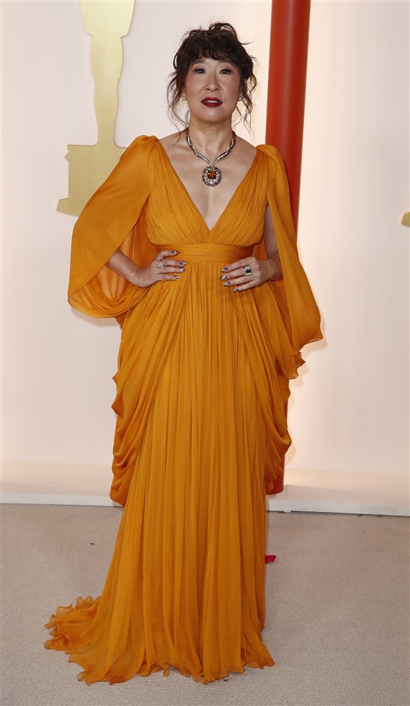 Ținutele vedetelor la Oscar 2023. Actrițele s-au întrecut în rochii elegante și strălucitoare. FOTO