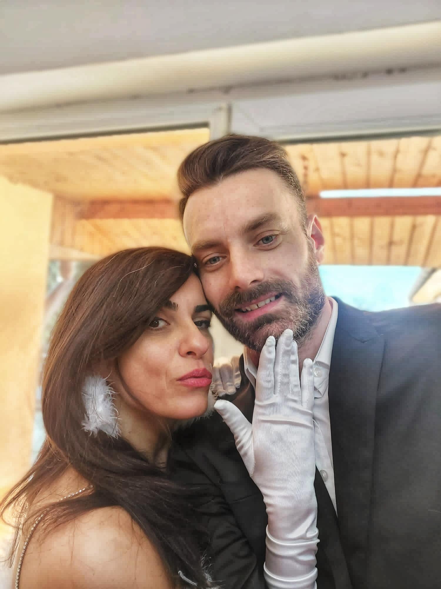Mihaela Coșerariu, fosta soție a lui Mădălin Ionescu, s-a căsătorit. A purtat o ținută îndrăzneață