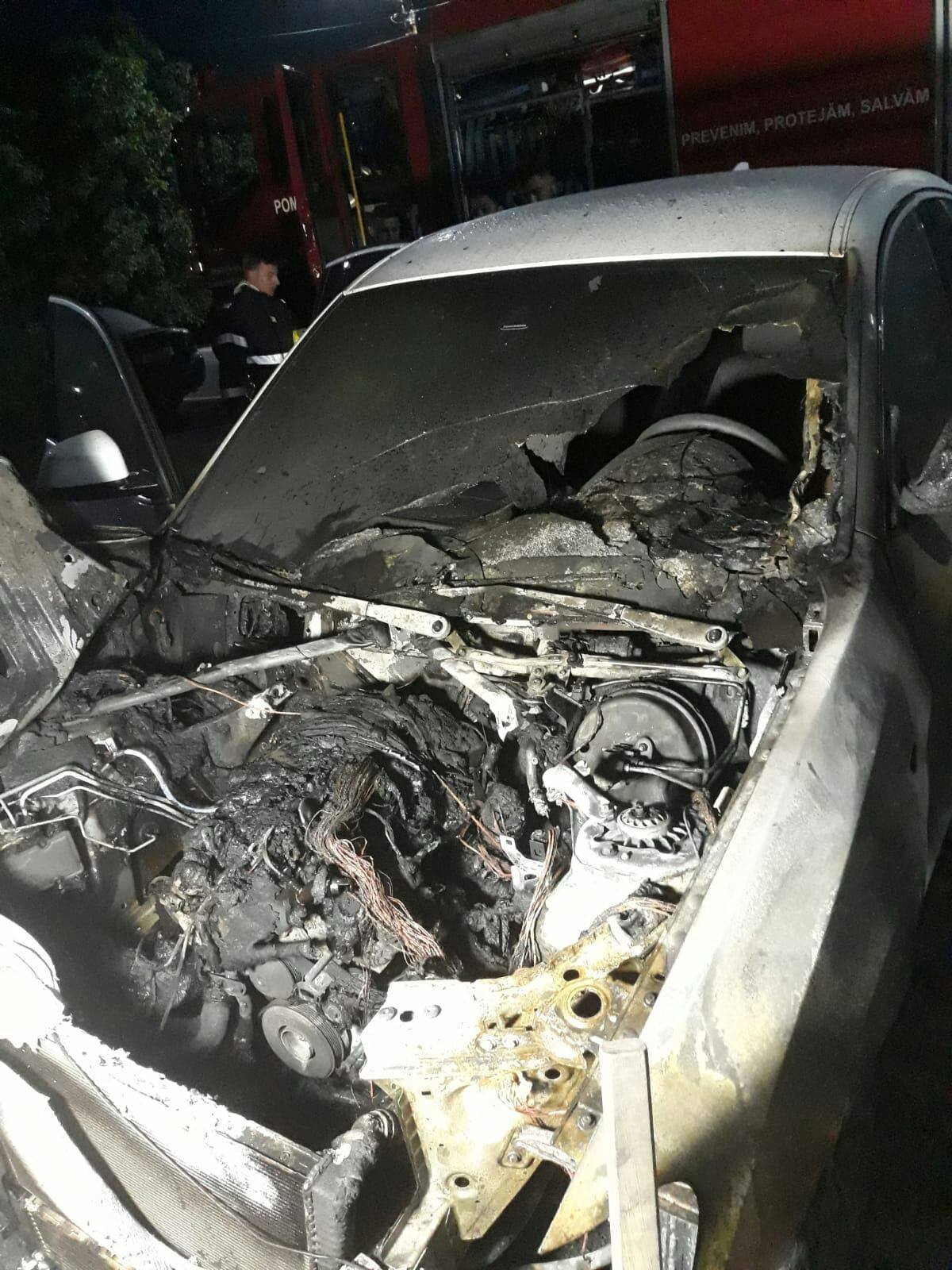 Mașina Georgetei Rus, fost consilier județean din Timiș, a luat foc. Medicul crede că ar fi o mână criminală
