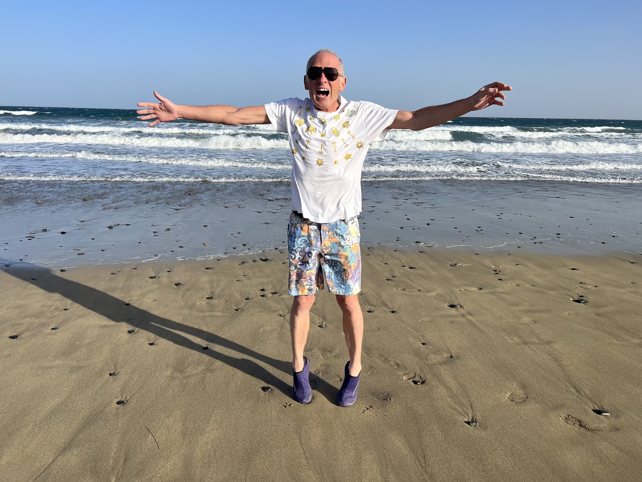 Leonard Miron, jefuit în cimitir. Fostul prezentator TV, experiență neplăcută în România. „Am găsit geanta aruncată pe o piatră de mormânt”