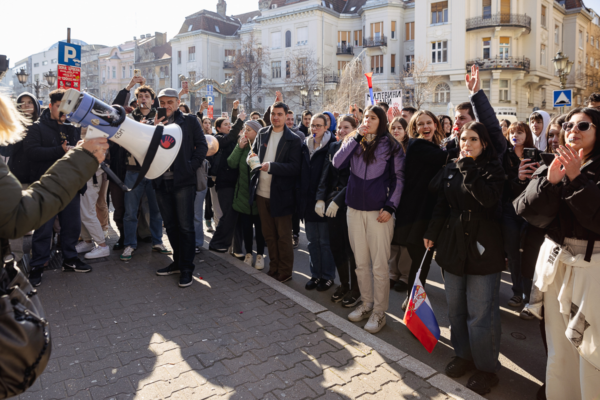 Culisele protestelor studențești care zguduie Serbia: „Sexul e mișto, dar ai încercat să i-o tragi sistemului?”