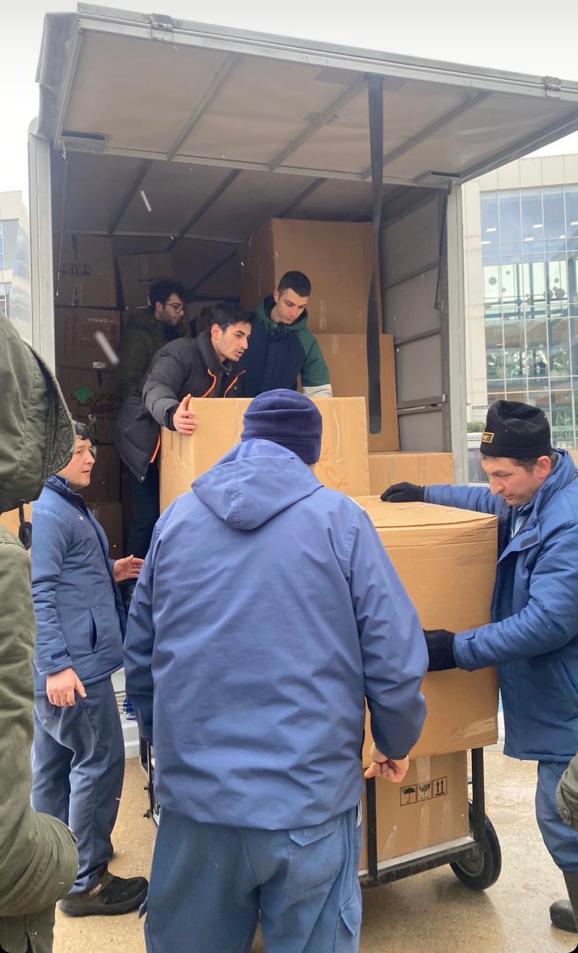 Româncă din Istanbul, voluntară pentru sinistrații cutremurului: „Unii nu au încredere să doneze la autoritățile statului”
