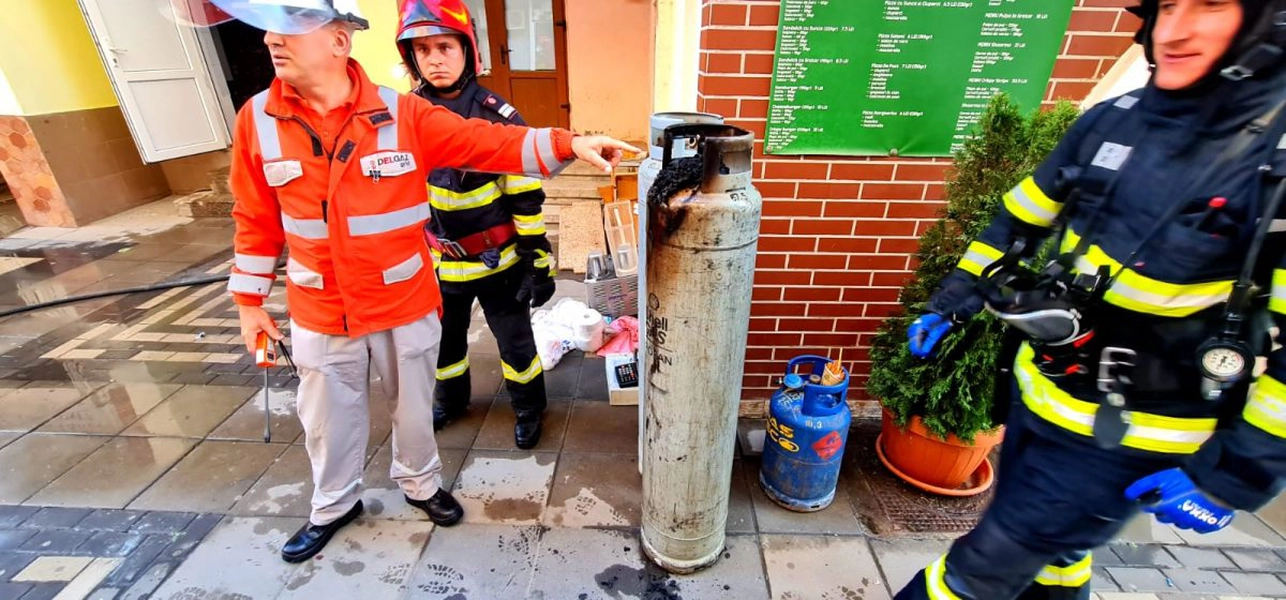 Explozie la o pizzerie din Pașcani. Proprietarul a fost rănit, iar un bloc a fost evacuat