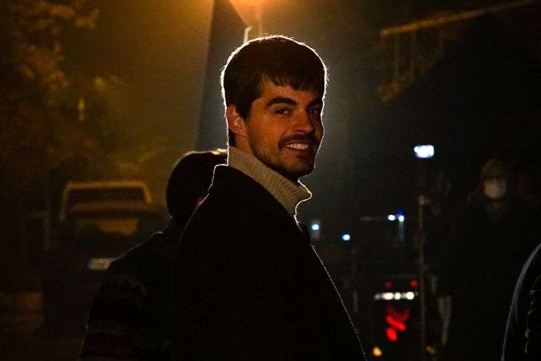 Actorul care ajunsese la Terapie Intensivă după ce s-a răsturnat cu mașina s-a întors pe platourile de filmare. Cum l-au primit colegii