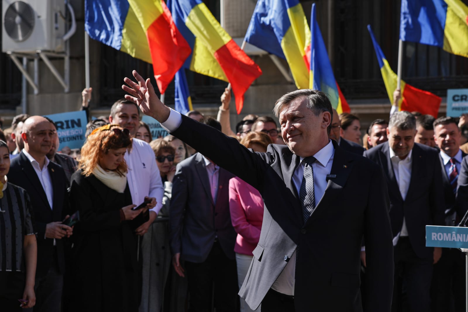 Crin Antonescu și-a depus candidatura la alegerile prezidențiale